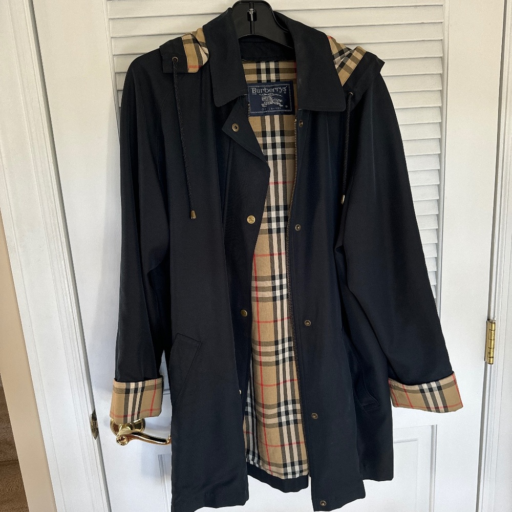 Authentic BURBERRY all- season raincoat